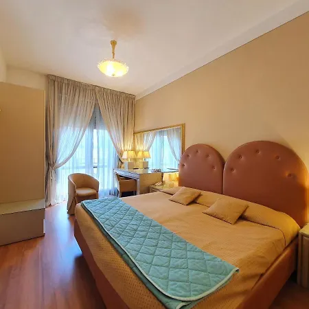 Отель Continentale 4*